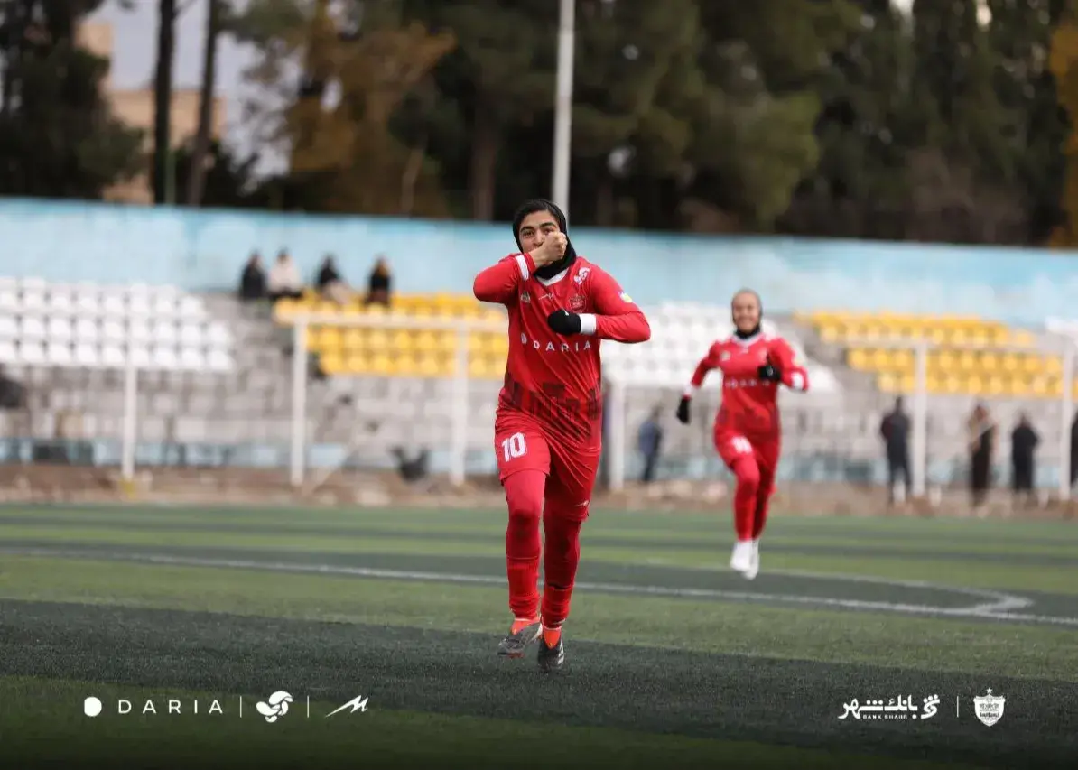 مهاجم پرسپولیس دو جلسه محروم شد