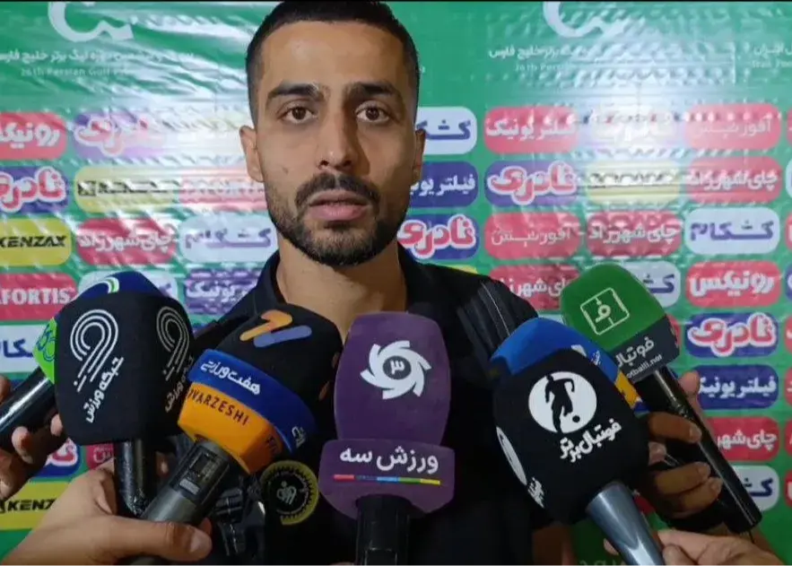 ستاره سپاهان به دوربین‌ها: عذر می‌خواهم